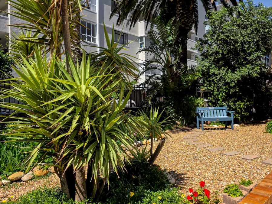2 Bedroom Property for Sale in Sea Point Western Cape